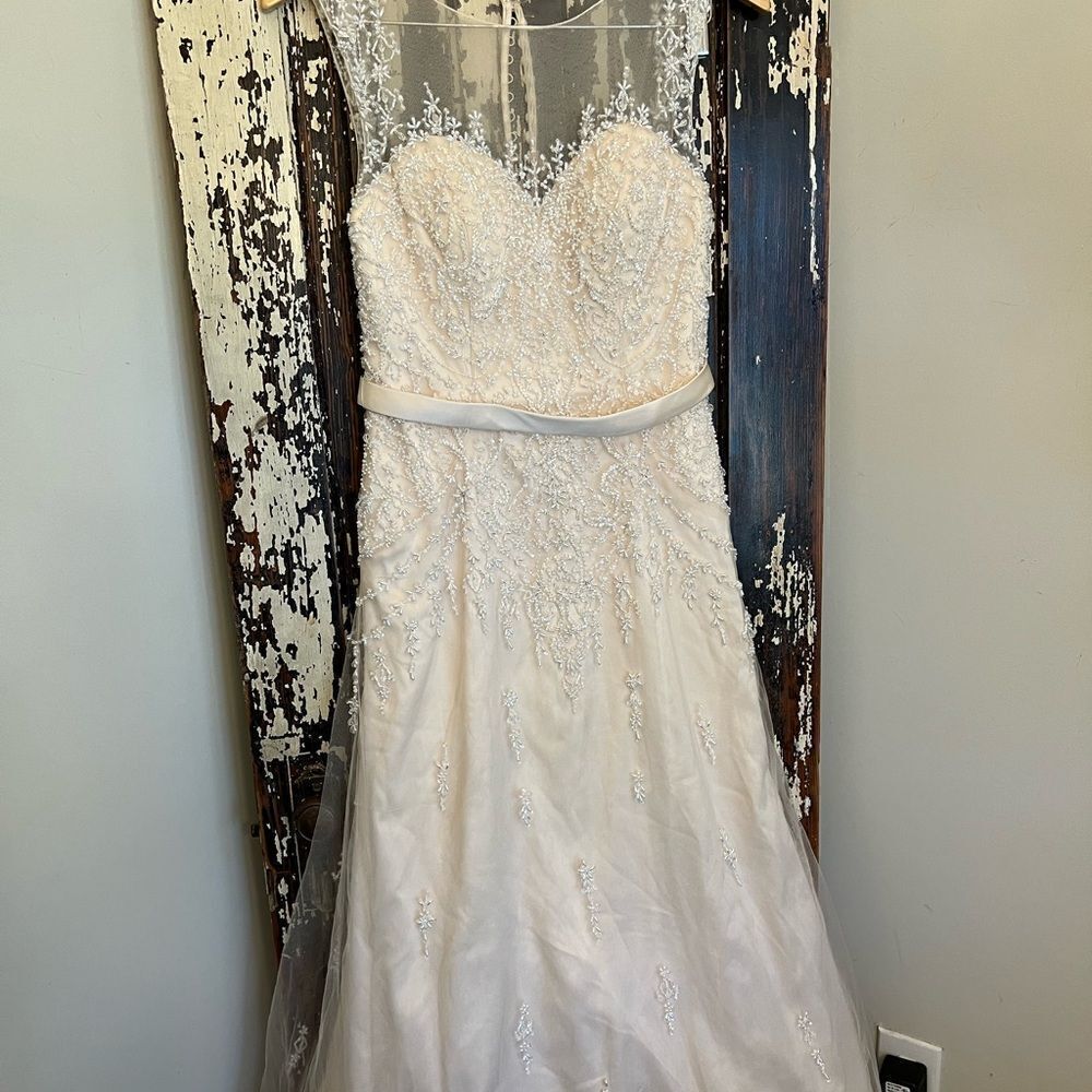 Bridal Wedding Gorgeous beaded Camille La Vie size 4 sample wedding gown.